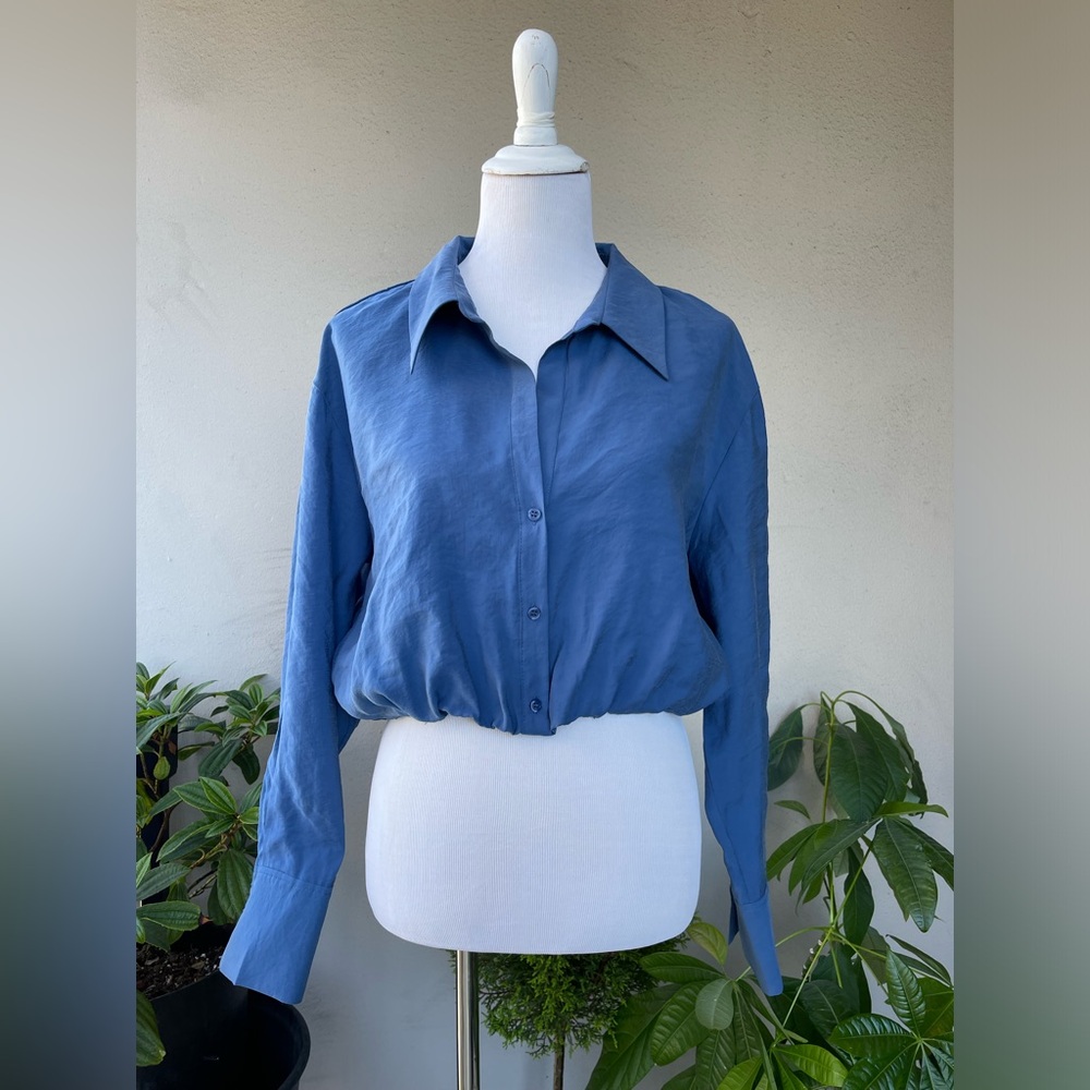 🌿 Zara Cropped Flowy Blouse in Blueberry blue, L